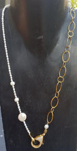 Charger l&#39;image dans la galerie, Collier plaqué or, perles d&#39;eau douce.
